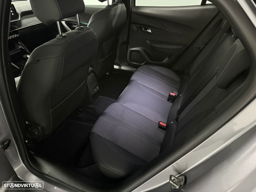 Peugeot e-2008 Allure - 22