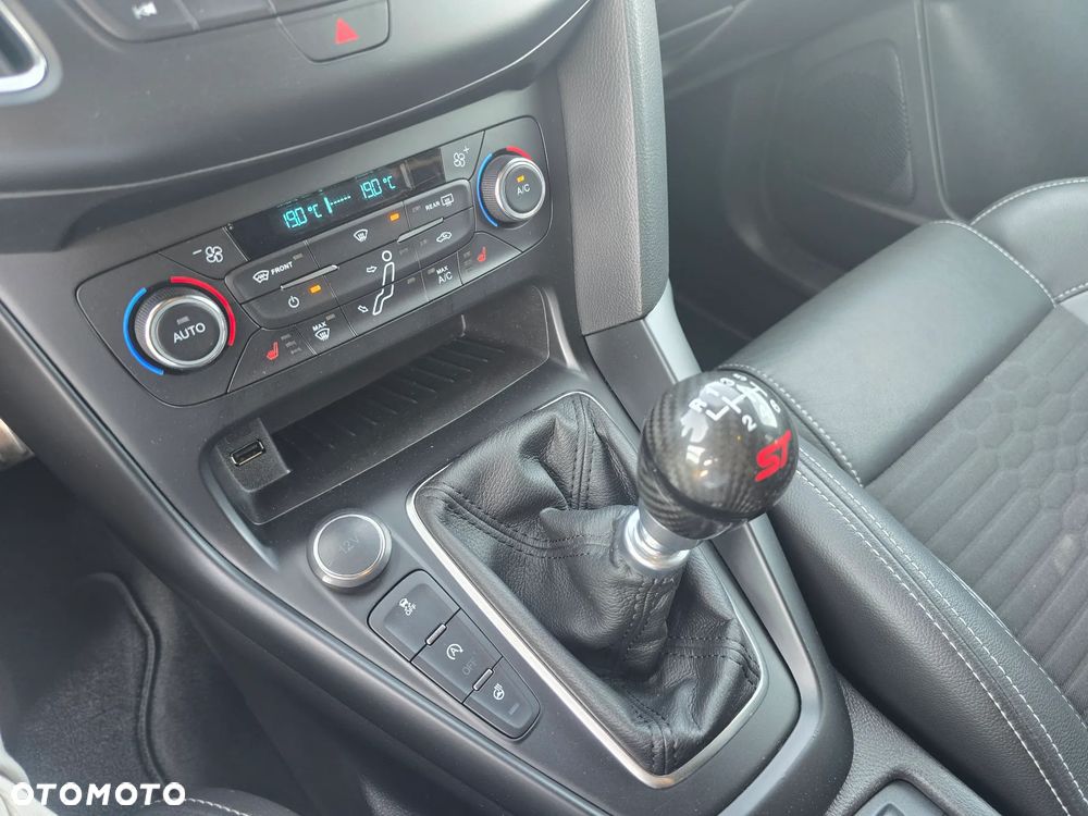 Ford Focus 2.0 EcoBoost ST mit Leder-Exclusiv-Paket - 29