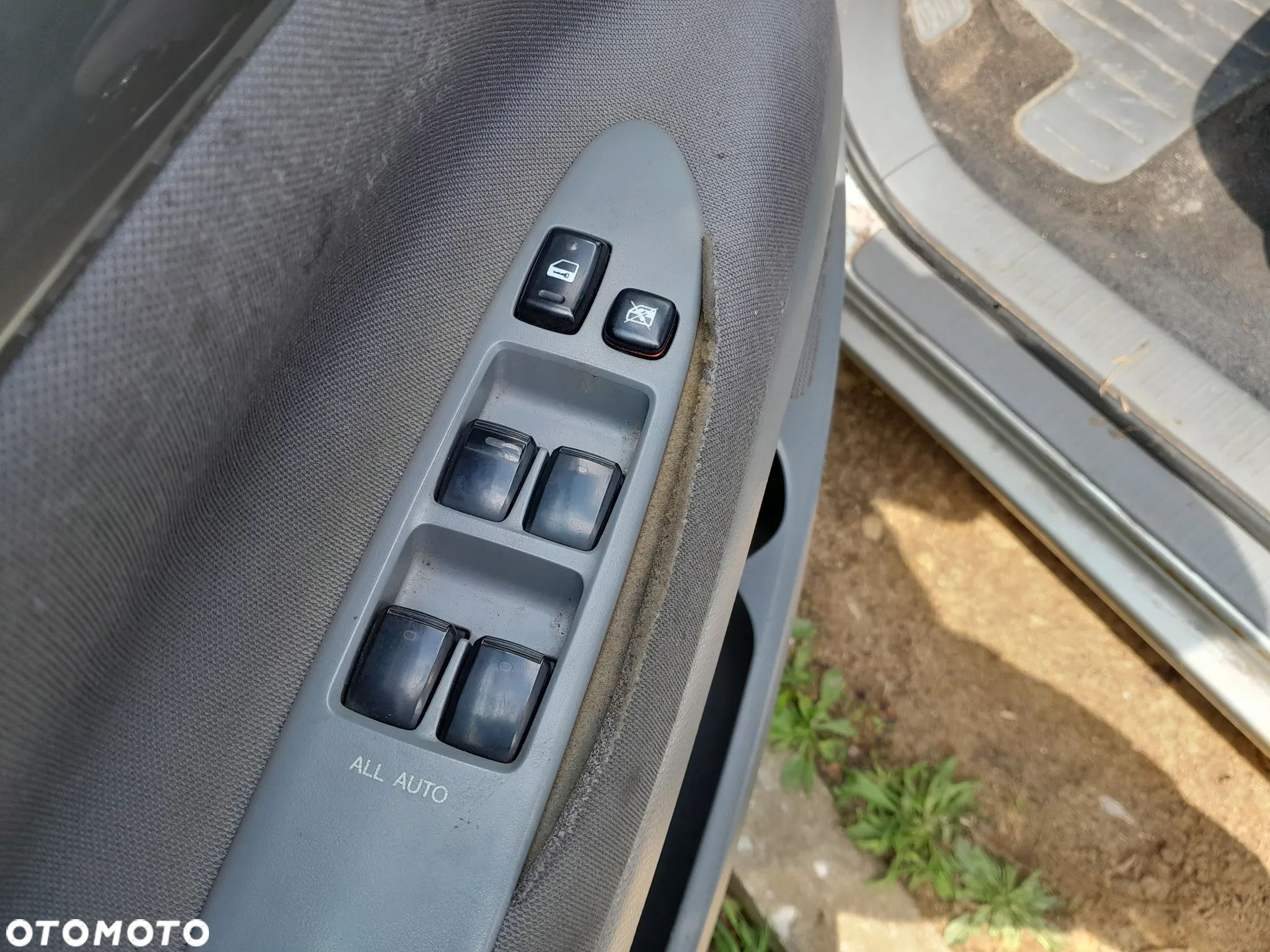 Przełącznik szyb TOYOTA Avensis Verso - 1