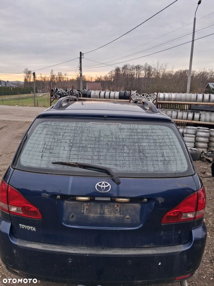 Toyota avensis verso klapa bagaznika 6P4
