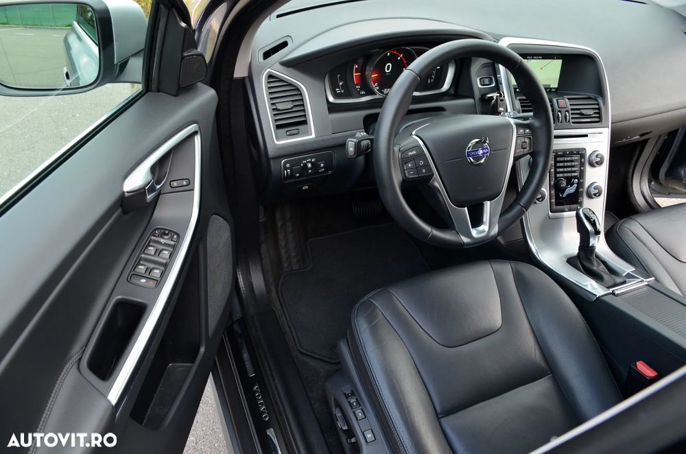 Volvo XC 60 D5 AWD Geartronic Summum - 3
