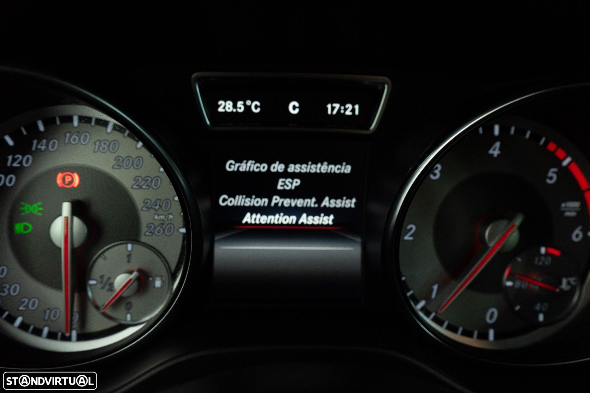 Mercedes-Benz CLA 180 d Shooting Brake AMG Line - 12