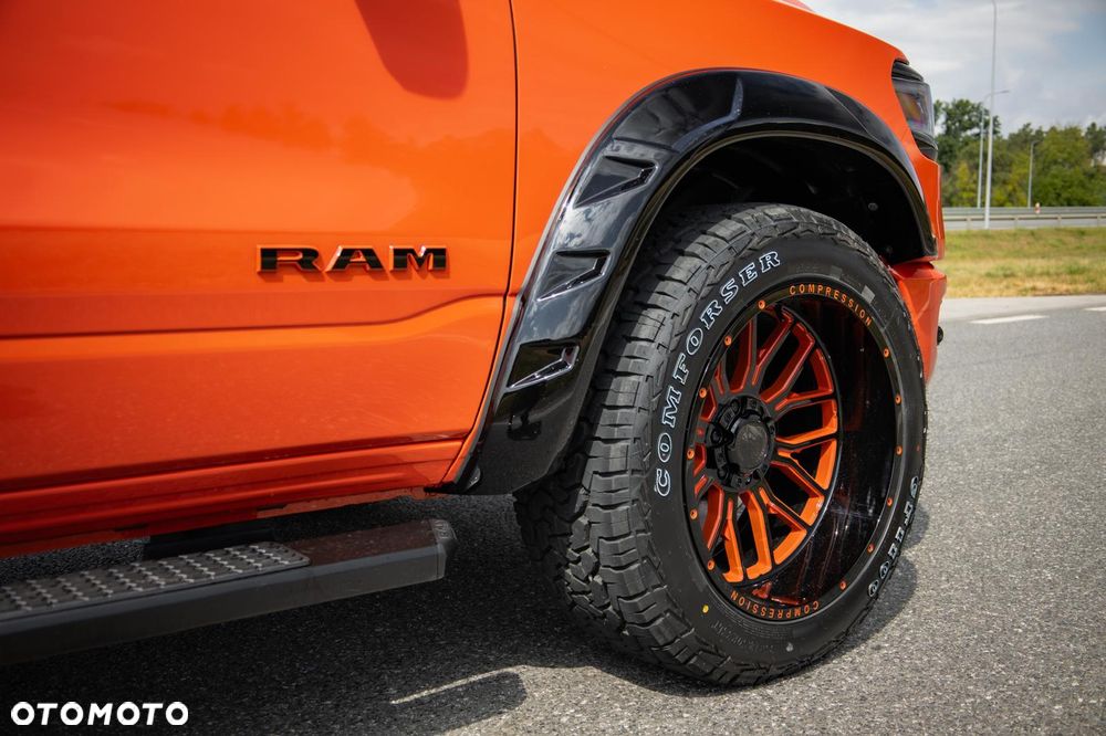 RAM 1500 5.7 Crew Cab Longbed Laramie Black - 18