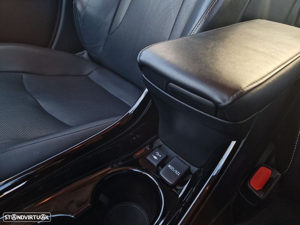 Toyota Prius 1.8 Plug-In Luxury+Pele - 26