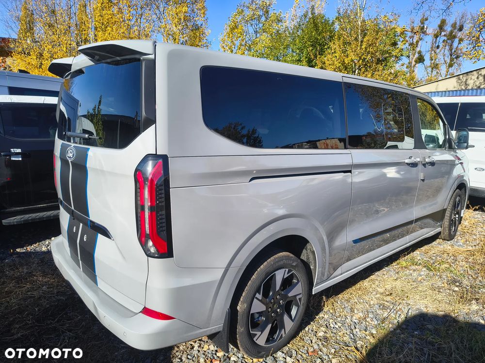 Ford Tourneo Custom - 15