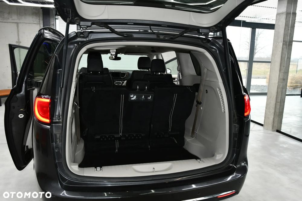 Chrysler Pacifica - 19