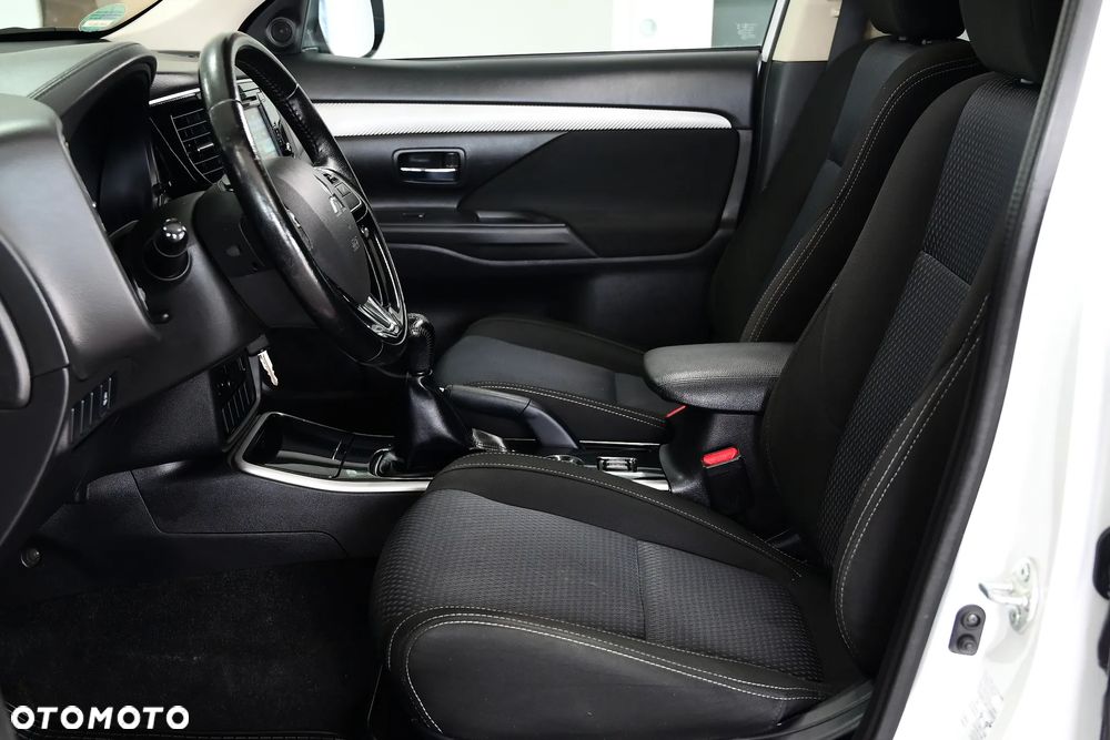 Mitsubishi Outlander 2.0 2WD Diamant - 19