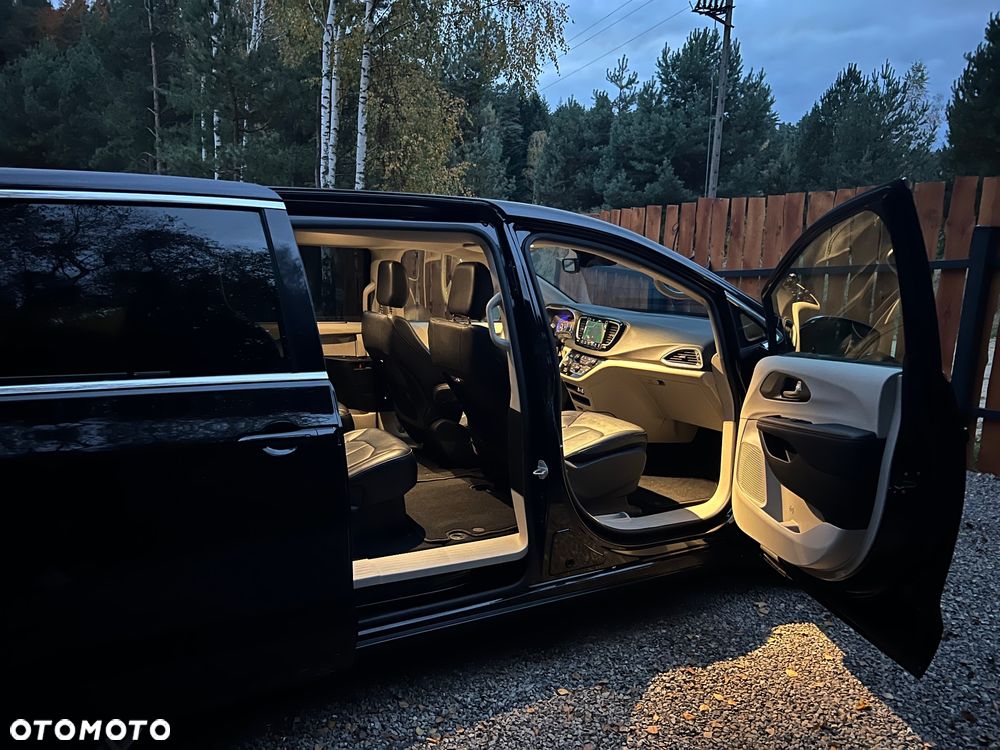 Chrysler Pacifica - 21