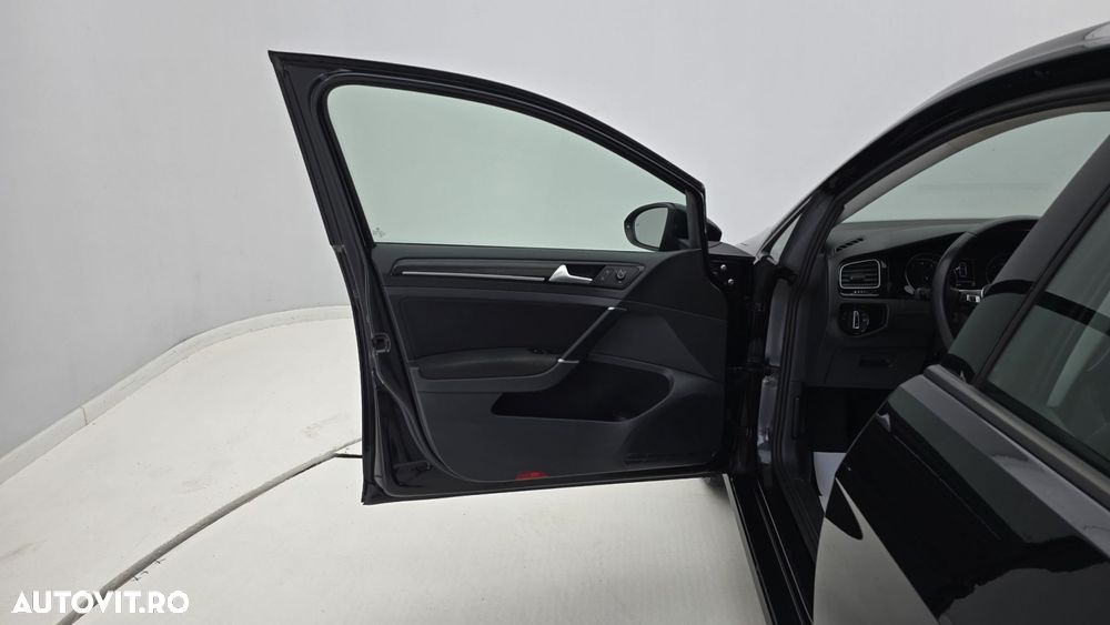 Volkswagen Golf - 10