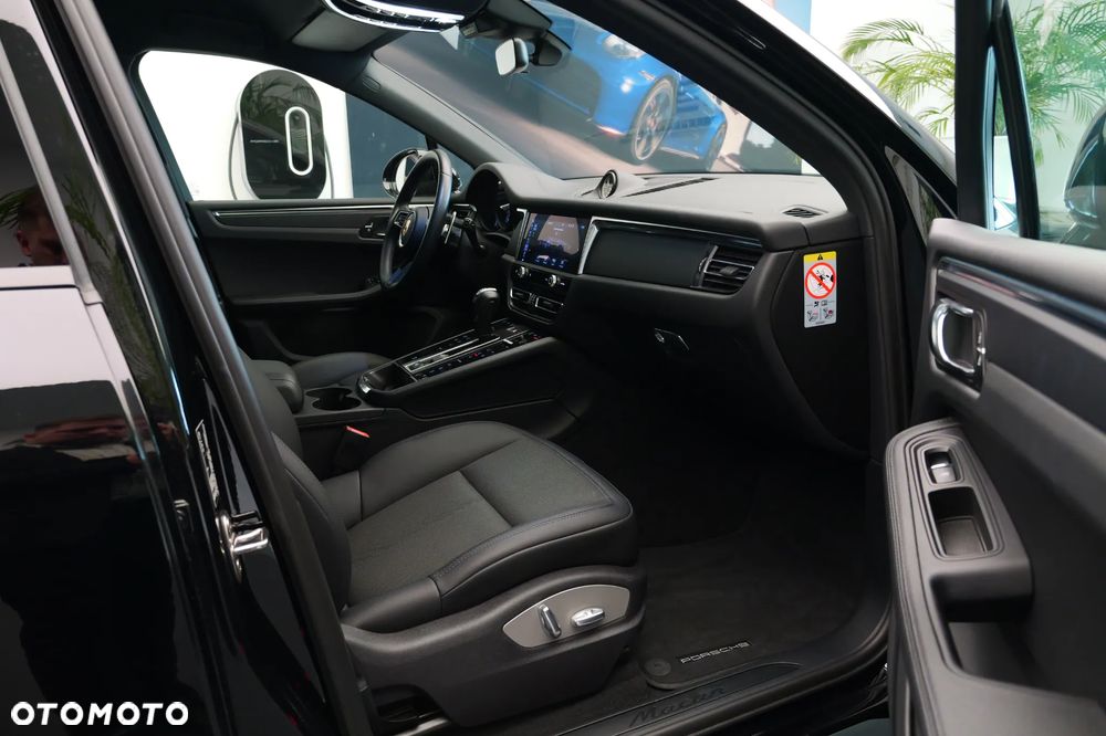 Porsche Macan Standard - 40