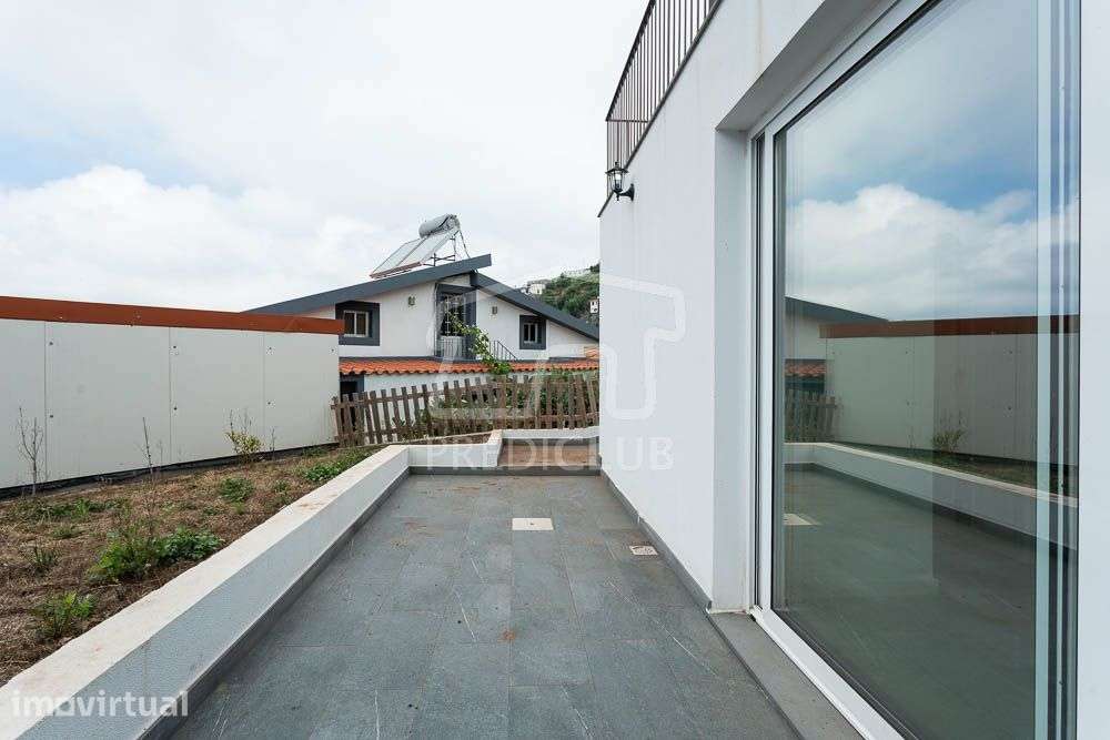 Moradia T1 + T0 - Câmara de Lobos - Grande imagem: 2/23