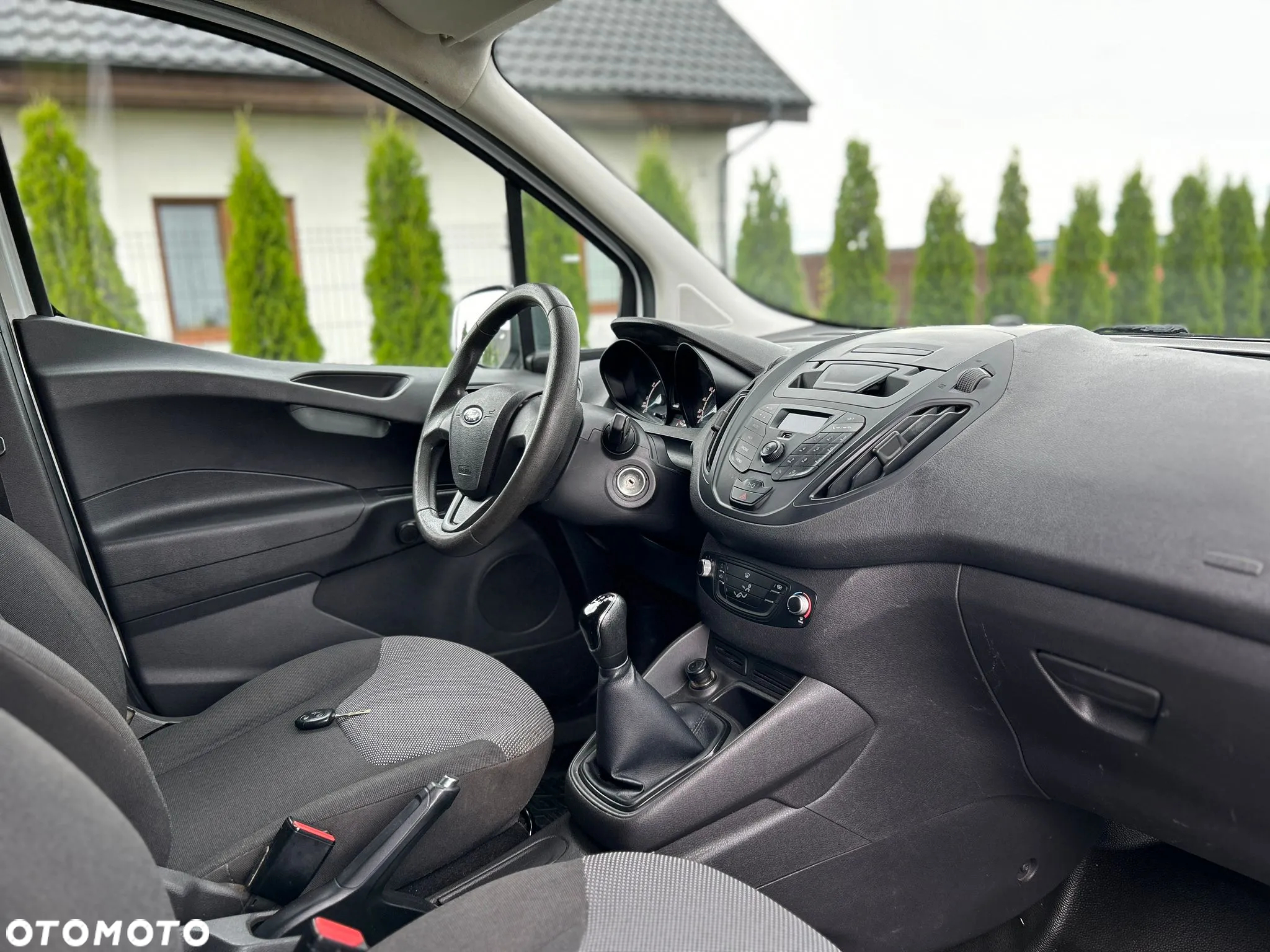Ford Transit Courier - 18