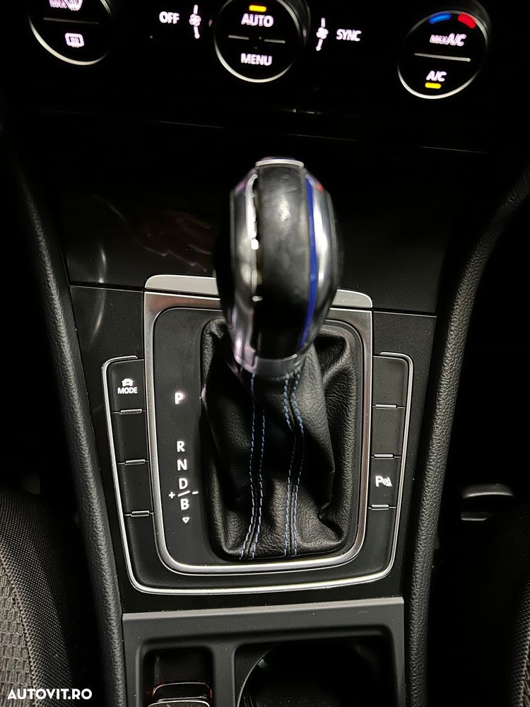 Volkswagen Golf - 5
