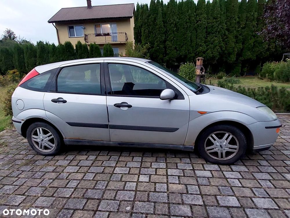 Ford Focus 1.6 Ambiente - 1
