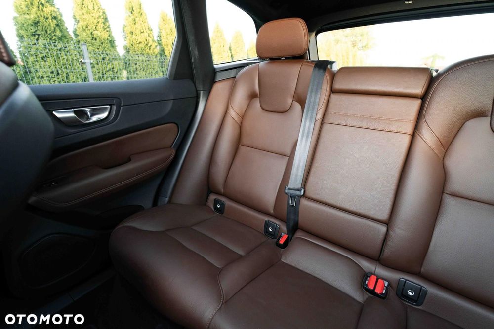 Volvo XC 60 T6 AWD Momentum - 19