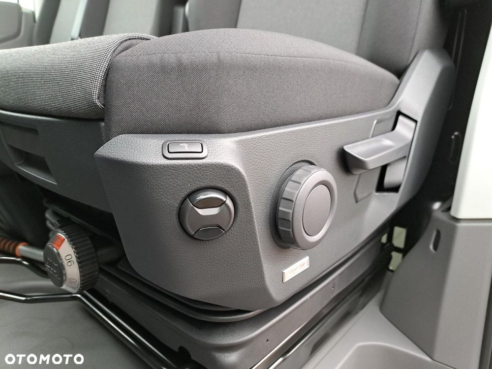 Volkswagen Crafter 35 Furgon z wysokim dachem silnik: 2,0 l EU6 SCR 177 KM, przedni 8-bieg.automatyczna, r.o : 4490 mm - 18