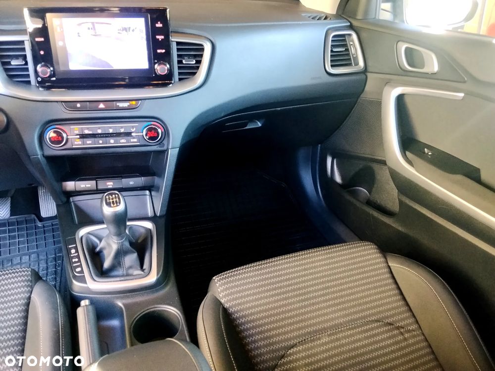 Kia Ceed 1.5 T-GDI M - 12