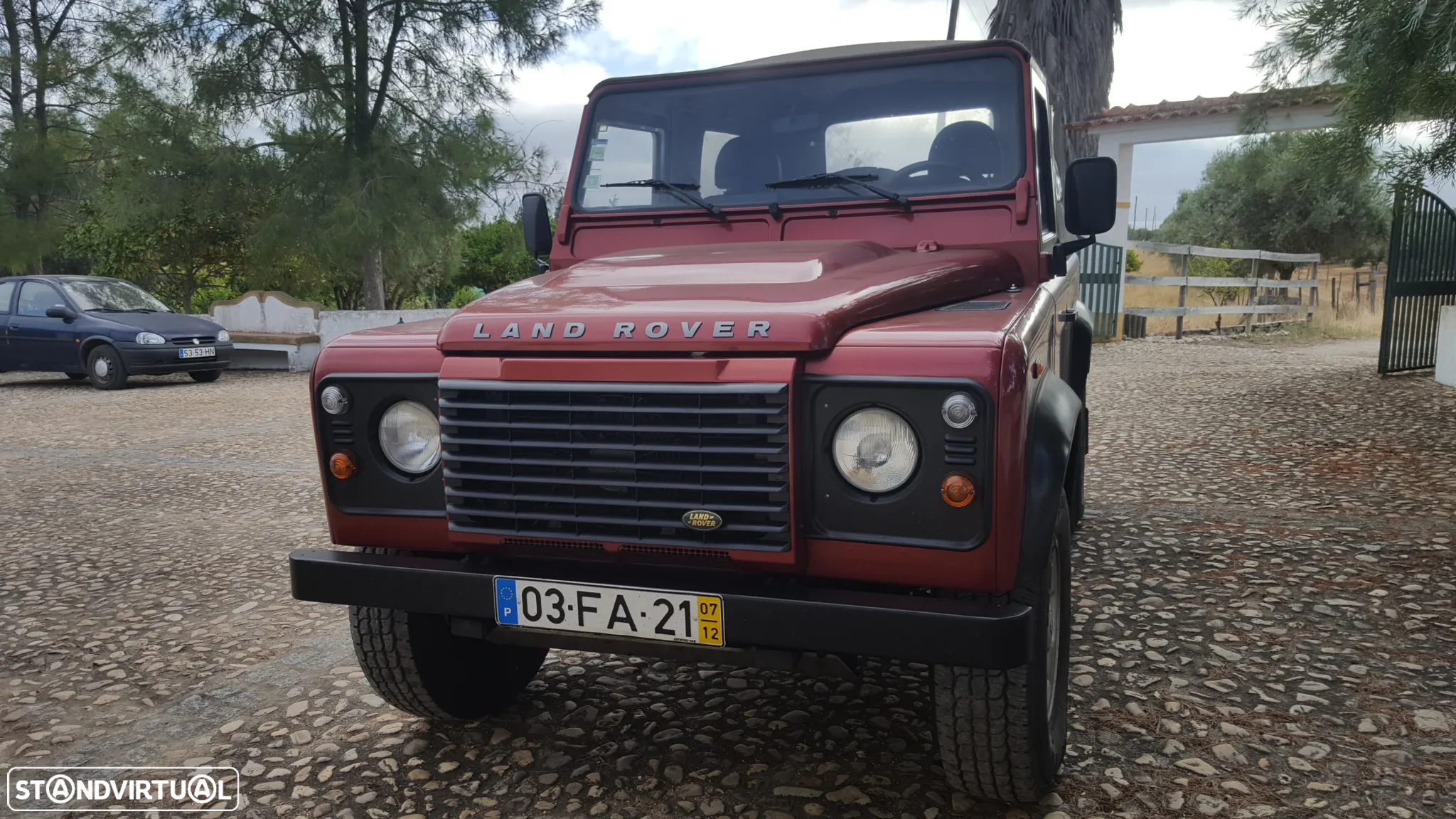 Land Rover Defender 90 SW 2.4 CRD S - 7