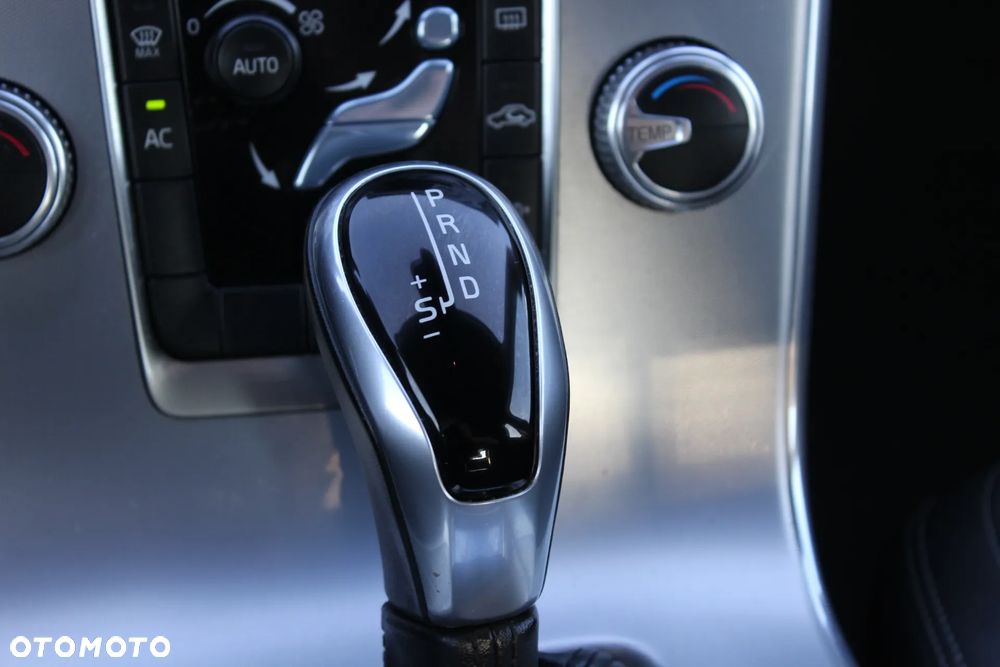 Volvo S60 Cross Country D3 Geartronic Momentum - 27