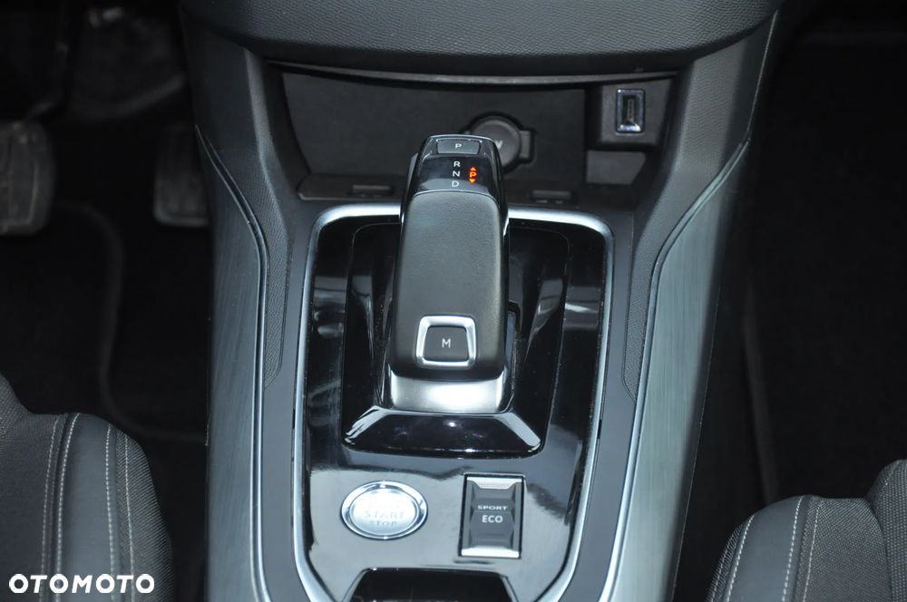 Peugeot 308 BlueHDi 130 EAT8 Black Edition - 31