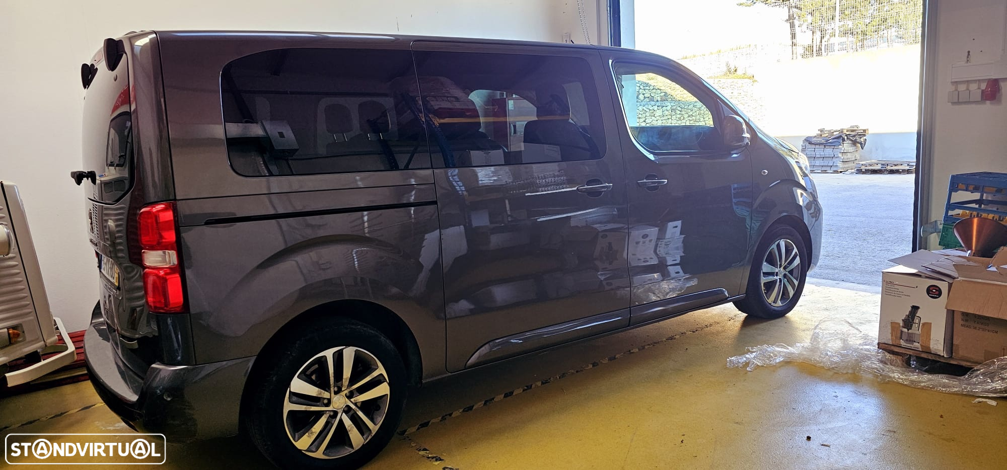 Peugeot Traveller - 23