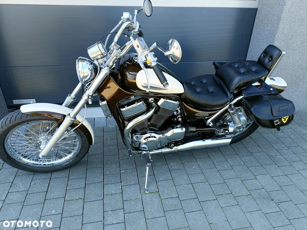 Suzuki Intruder - 12