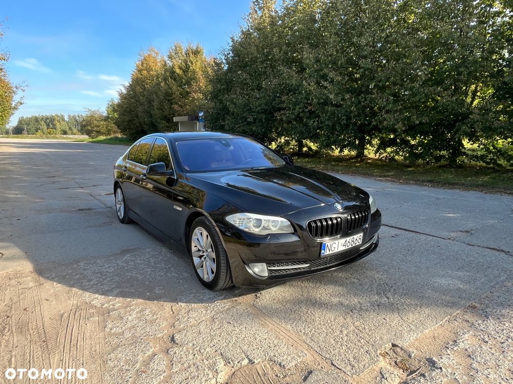 BMW Seria 5 525d xDrive - 14