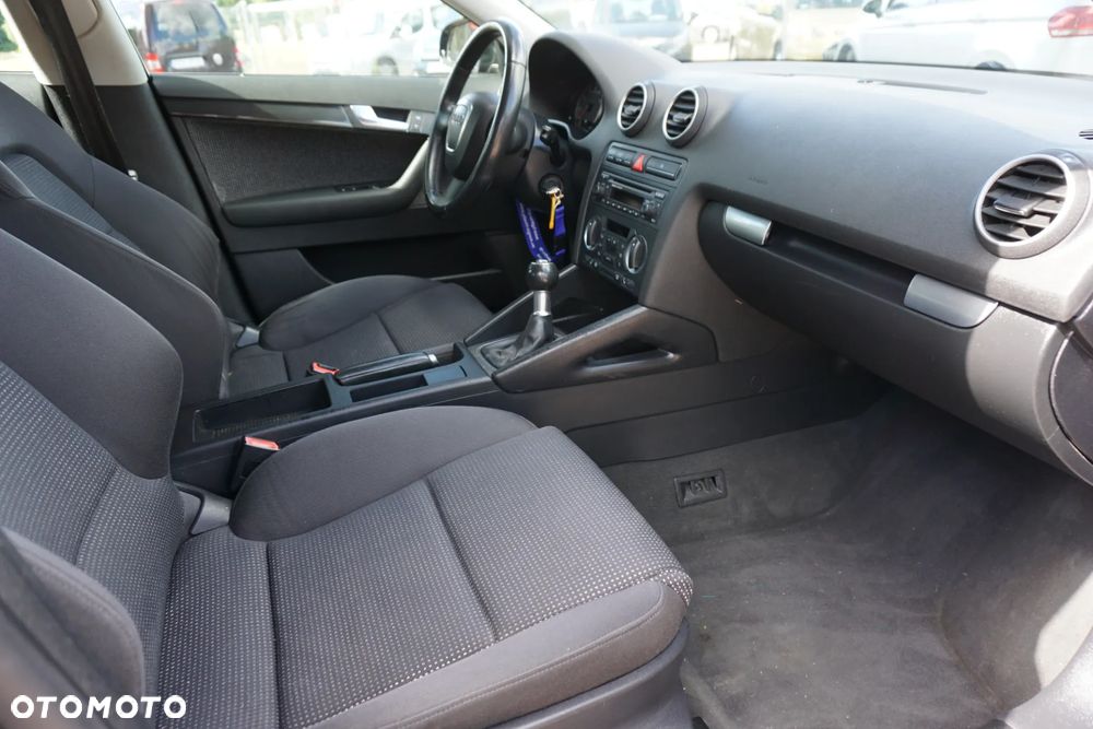 Audi A3 Sportback 1.6 FSI Ambiente - 16