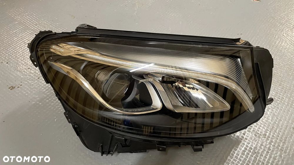 PRAWY REFLEKTOR MERCEDES GLC A2539065201 BDB STAN - 1