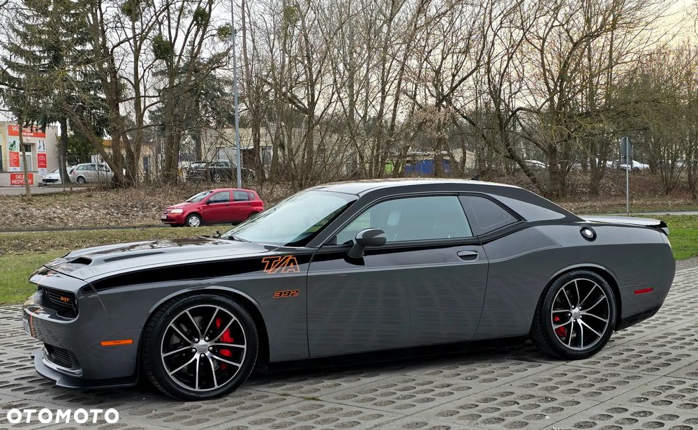 Dodge Challenger - 27