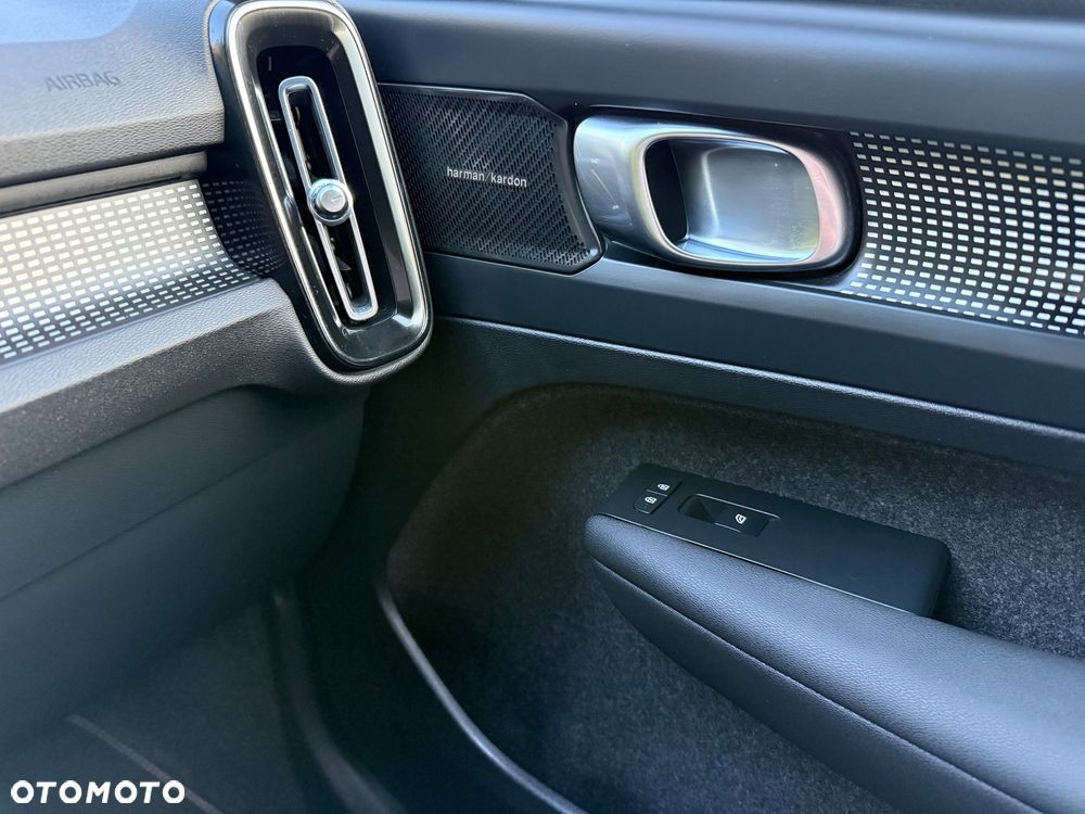 Volvo XC 40 B4 B DKG Plus Black Edition - 34