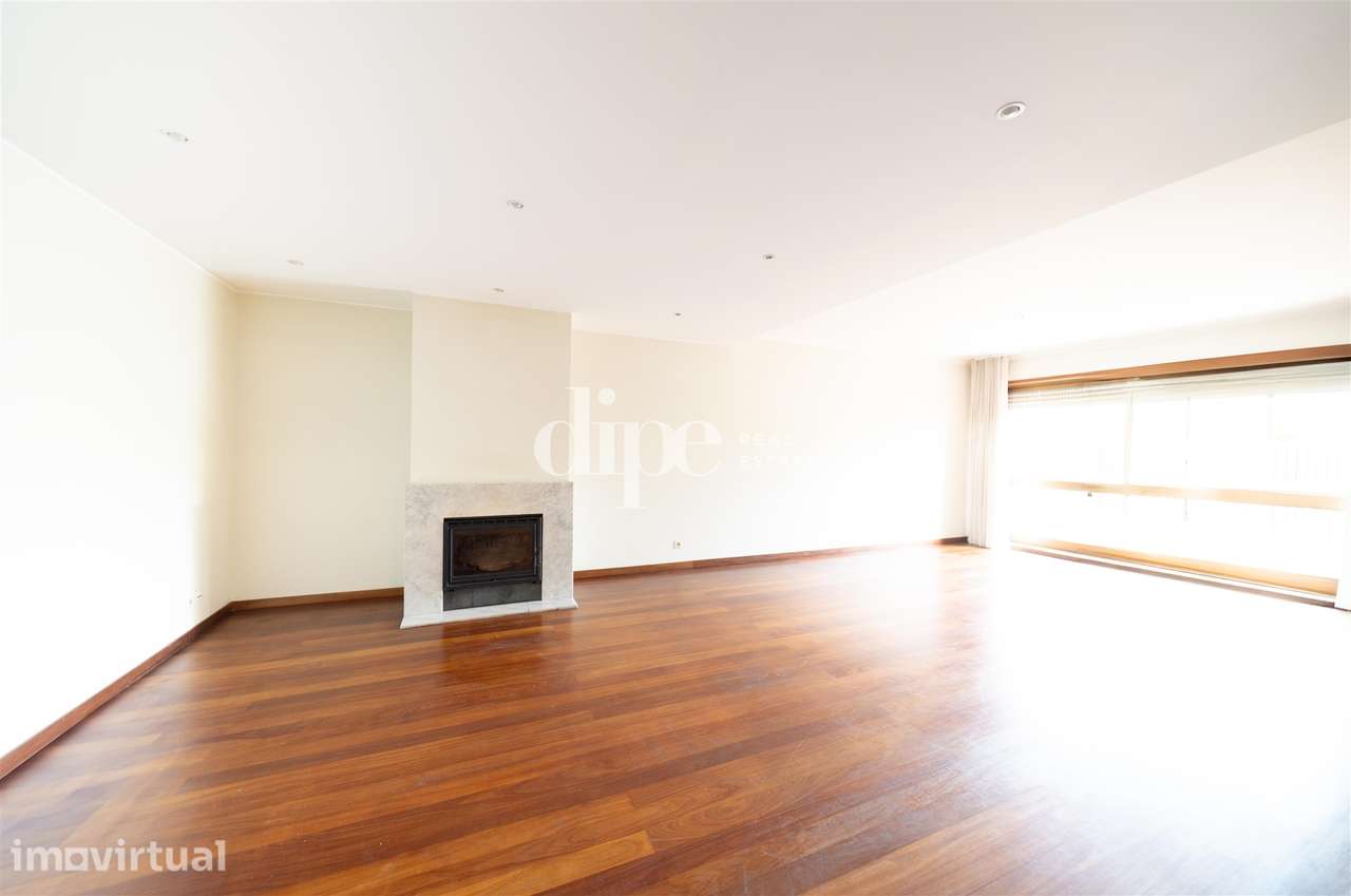 Arrendamento | Apartamento T3+1 na Av. São Gonçalo, no coração da cida - Grande imagem: 5/31