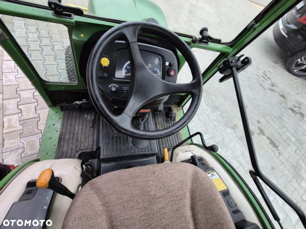 John Deere 2320 - 12