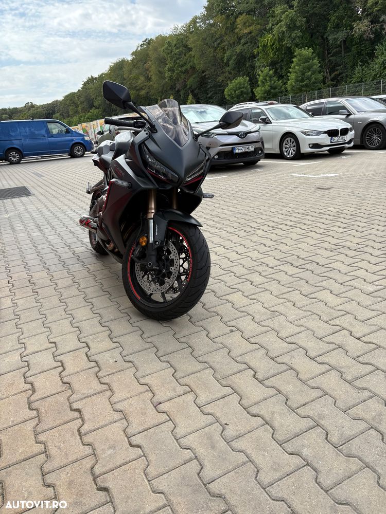Honda CBR 650R - 1