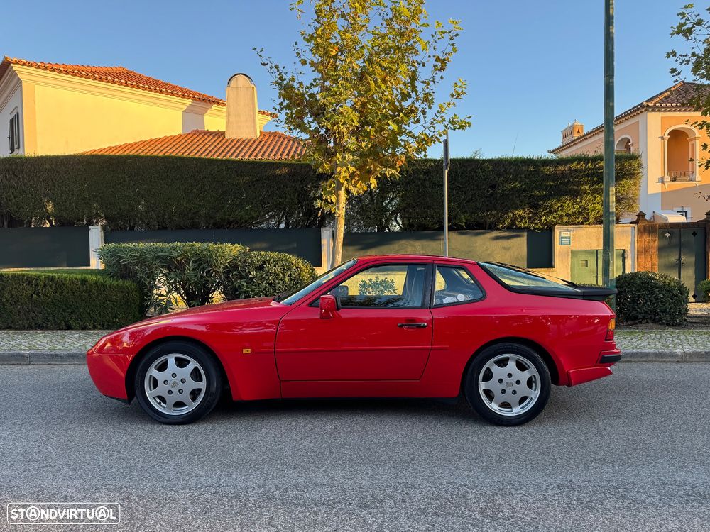Porsche 944 Turbo S - 1