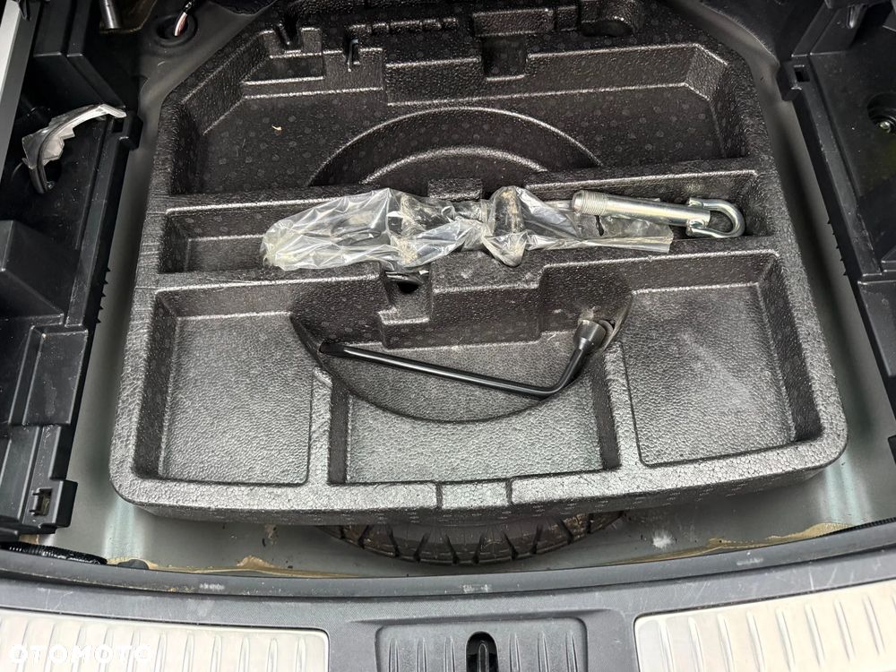 Toyota Avensis 2.0 Multidrive S Executive - 28