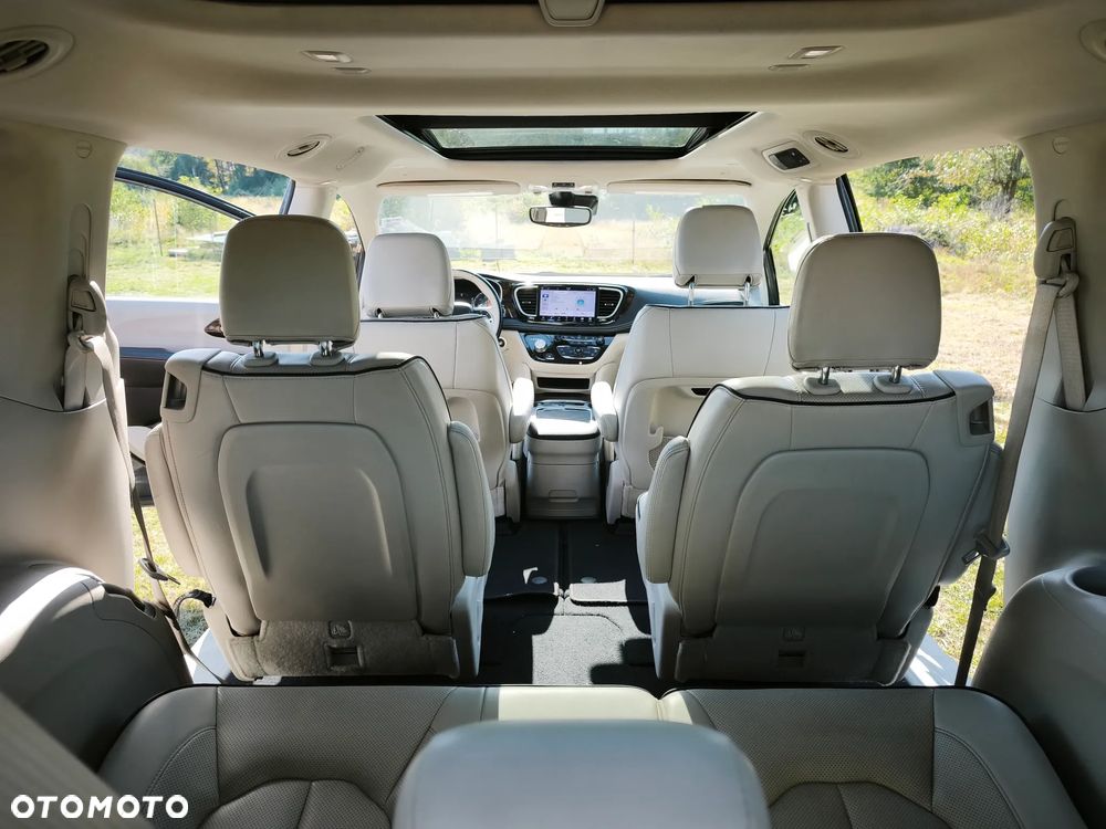Chrysler Pacifica - 32