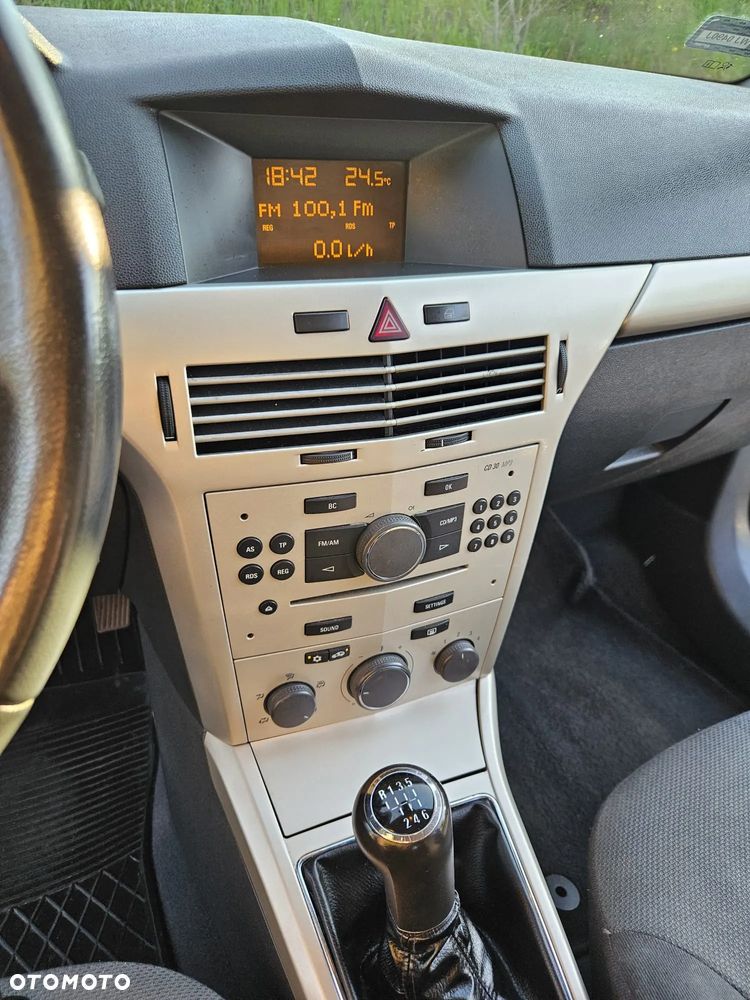 Opel Astra 1.9 CDTI - 22