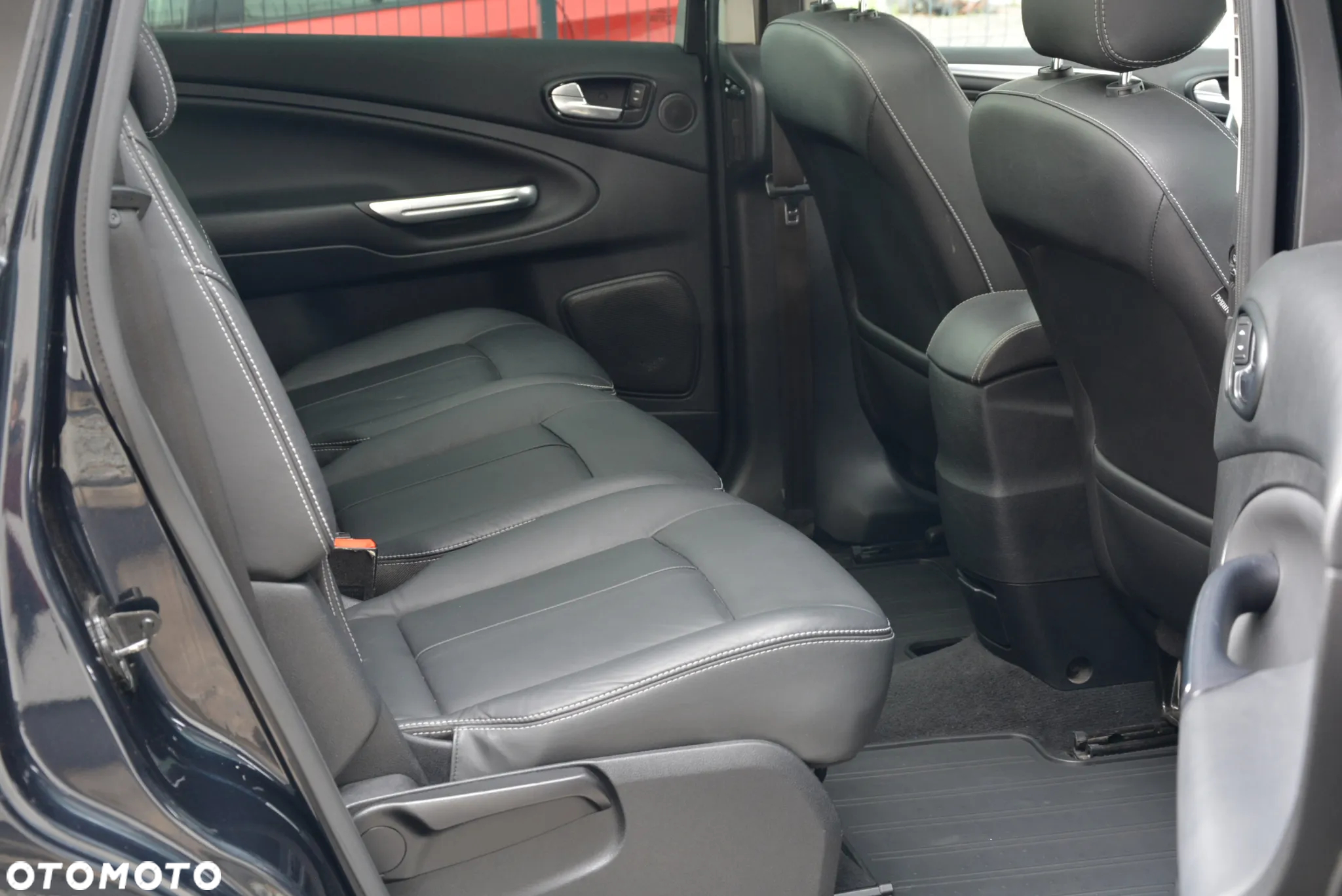 Ford S-Max 2.0 TDCi DPF Titanium - 34
