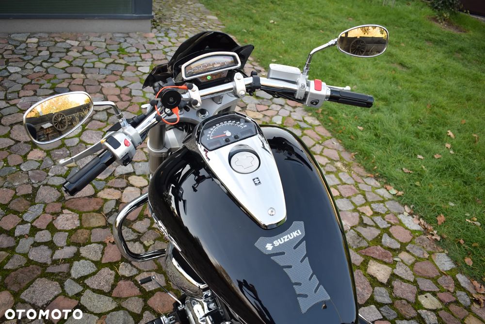 Suzuki Intruder - 20