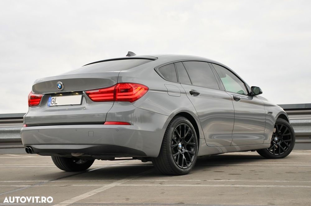 BMW Seria 5 530d xDrive Touring - 11
