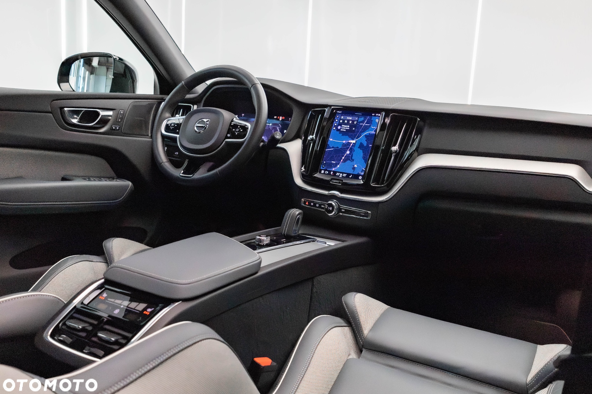 Volvo XC 60 B4 D AWD Plus Dark - 21