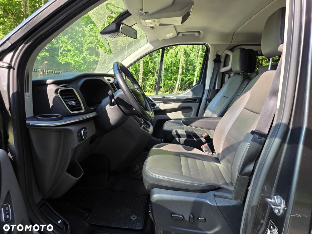 Ford Tourneo Custom - 11