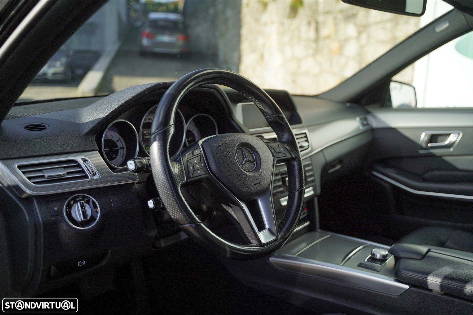 Mercedes-Benz E 300 Bluetec Hybrid Avantgarde - 27