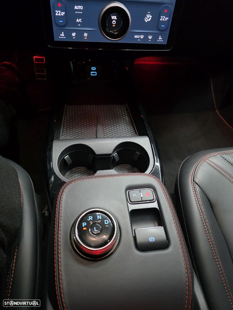 Ford Mustang Mach-E AWD PREMIUM - 32