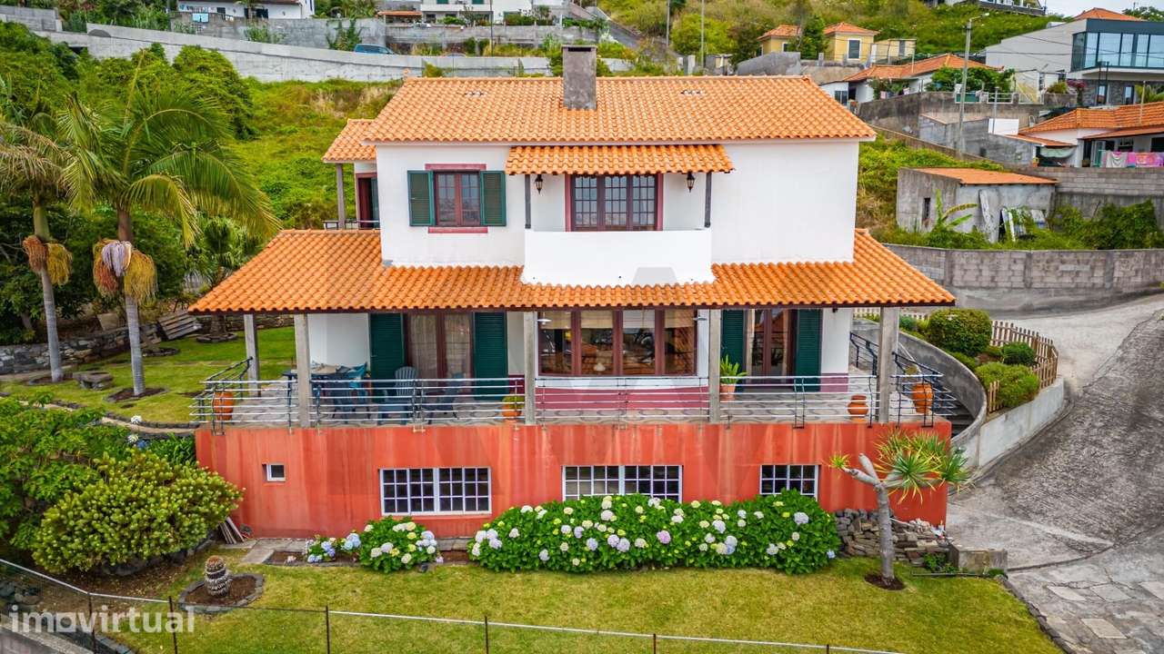 Moradia T3+1 com Vista Deslumbrante sobre a Baía do Funchal - Grande imagem: 2/41