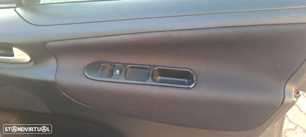Peugeot 207 1.4 16V Active - 38