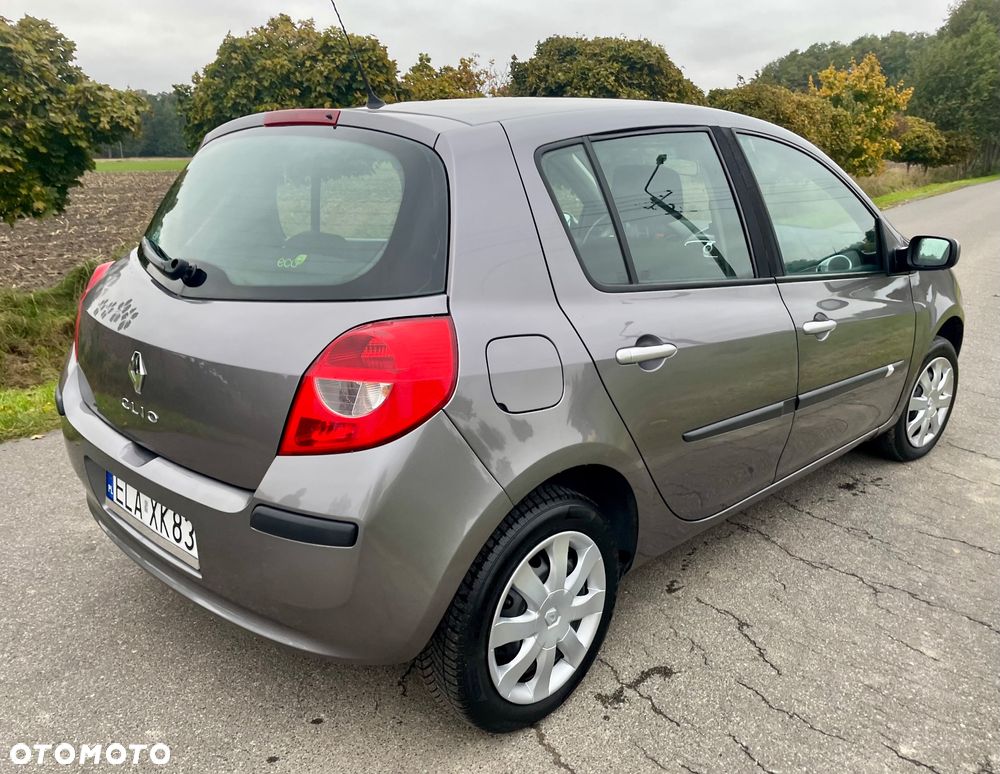 Renault Clio 1.2 16V Authentique - 16
