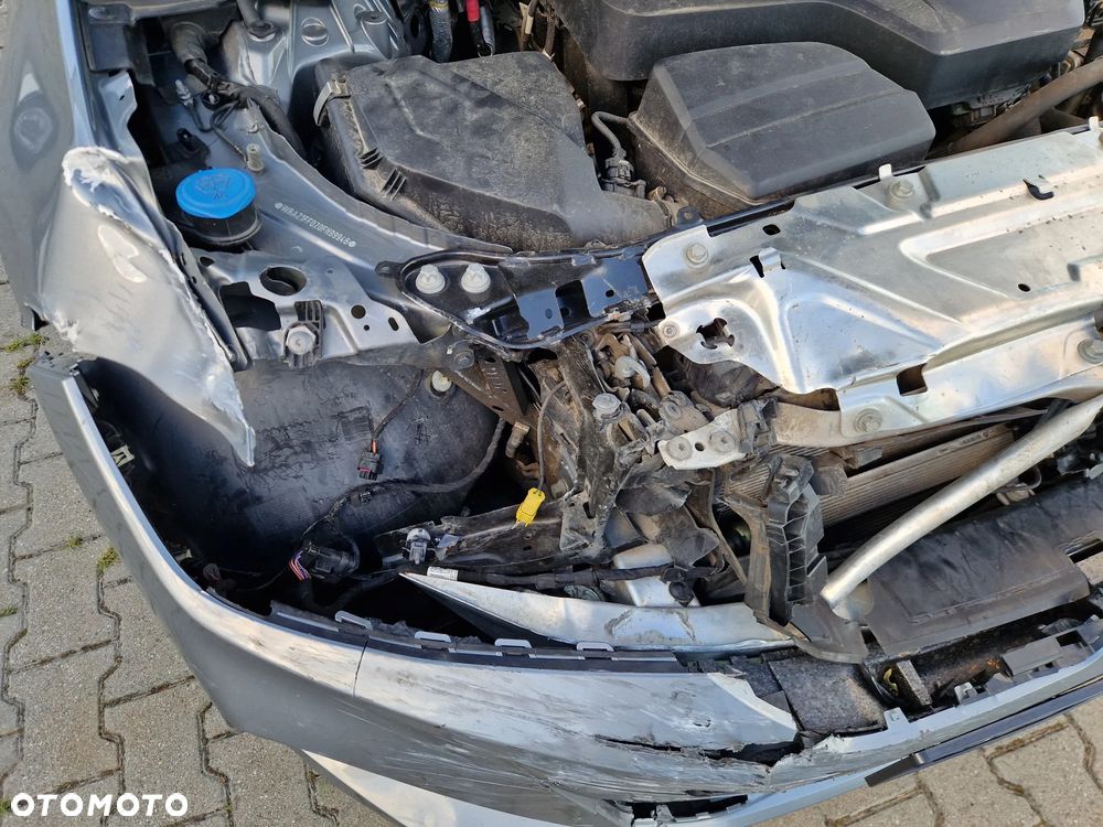 BMW Seria 3 318i - 21
