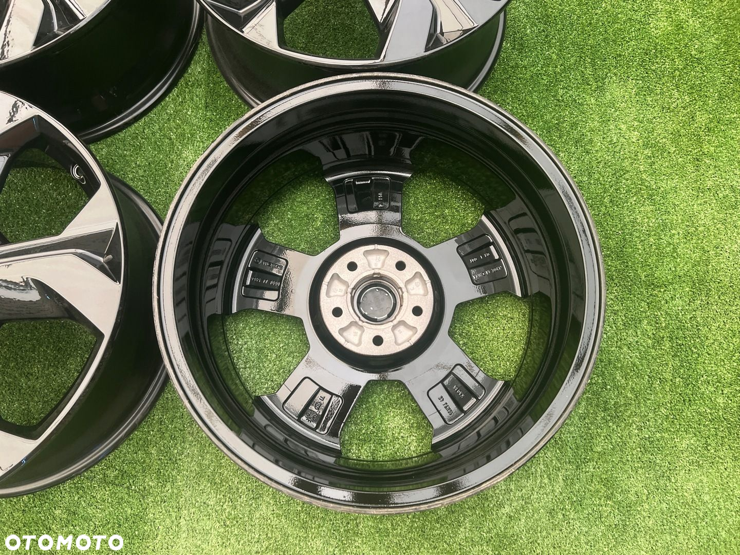 KOMPLET FELG FELGI ALU ALUMINIOWE MAZDA MX30 3 6 CX3 CX30 CX5 18 ET45 - 9
